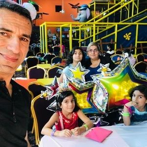 Meet your Posher, Story